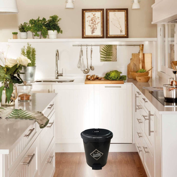 Caneca de basura / Papelera negra de 13 litros con pedal