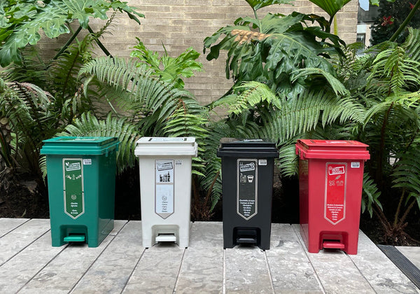 Caneca de basura / Papelera negra de 20 litros con pedal