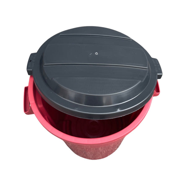 Caneca de basura roja / Tanque de agua rojo de 70 litros con tapa